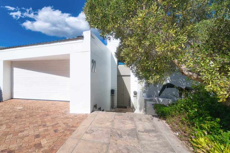 3 Bedroom Property for Sale in Fernkloof Estate Western Cape